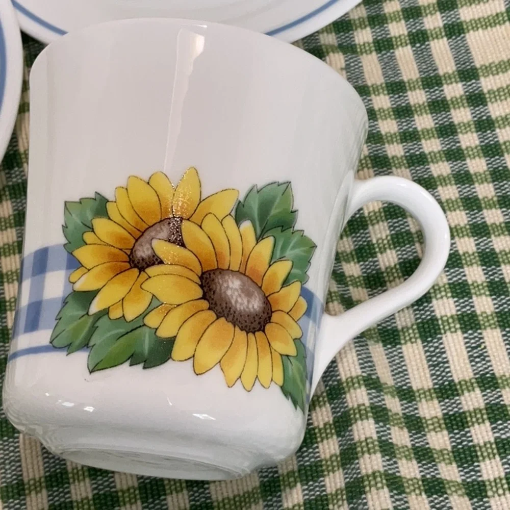 Corelle Sunsation set of 2 cups and saucers.